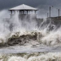 Hurricane_Florence_North_Carolina_waves_01.jpg